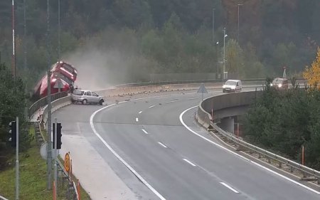 TIR 20 metr hündürlükdən belə aşdı - ANBAAN VİDEO