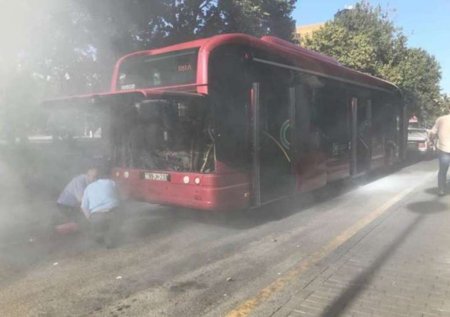 Bakıda sərnişin avtobusu yandı – VİDEO