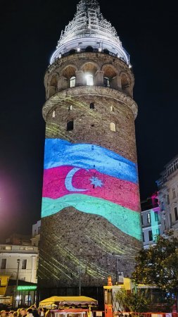 Qalata qülləsi Azərbaycan bayrağı rənglərində! Qalata qülləsi Azərbaycan bayrağı rənglərində!