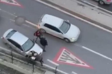 Sürücülər yolun ortasında belə dalaşdılar - VİDEO