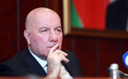 Elman Rüstəmov: “Azərbaycan konservativ xarici borc siyasəti həyata keçirir”