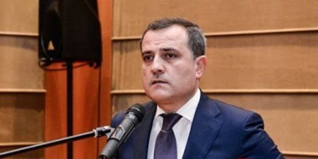 Tələbələr təhsil nazirliyinə etiraz edirlər... - VİDEO