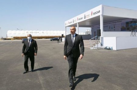 İlham Əliyev “Qarabağ” yatağının dayaq blokunun dənizə yola salınması mərasimində - FOTO