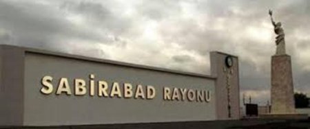 Sabirabadda başçının müavini vətəndaşı ÇİLƏDƏN ÇIXARIB... -  VİDEO