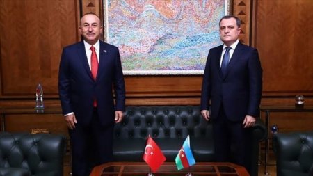 Ceyhun Bayramovla Mevlüt Çavuşoğlu tarixi zəfəri müzakirə etdi