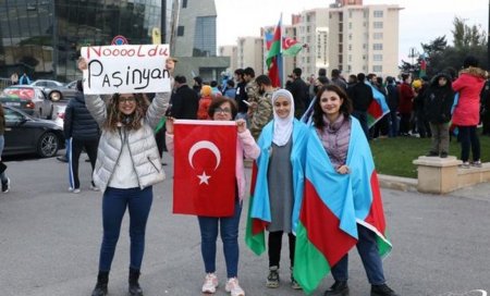 Zəfərlə açılan sabahda şəhidlərimizin ruhuna ehtiramla... - FOTOREPORTAJ