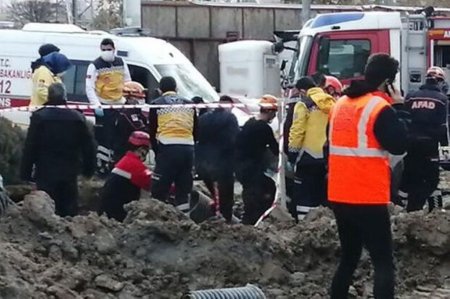 Ankarada inşaatda torpaq sürüşməsi: Bir nəfər öldü, digərinin axtarışları davam edir