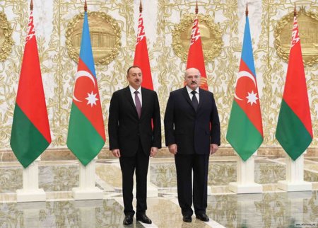 Lukaşenko İlham Əliyevi təbrik etdi