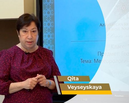 Təhsil naziri iki müəllimi mükafatlandırdı - FOTO