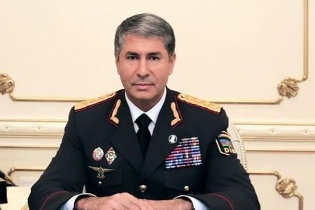 Nazir rəisi təqaüdə göndərdi