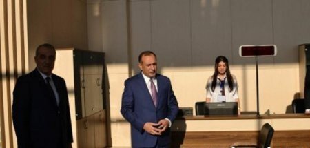 Xəstə uşaq atası Gədəbəy icra hakimiyyətində ələ salındı - VİDEO