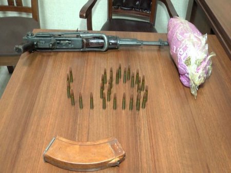 Bakıda evdə qanunsuz silah gizlədən şəxs tutuldu - FOTO - VİDEO