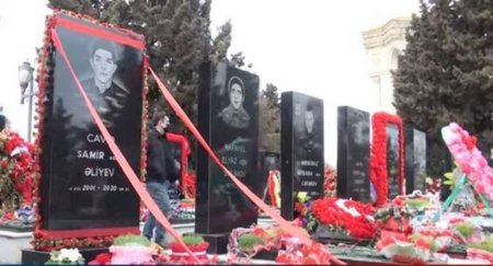 Şəhidlər Xiyabanında abadlıq işləri - VİDEO