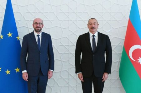 İlham Əliyev Şarl Mişellə Ukraynanı müzakirə etdi