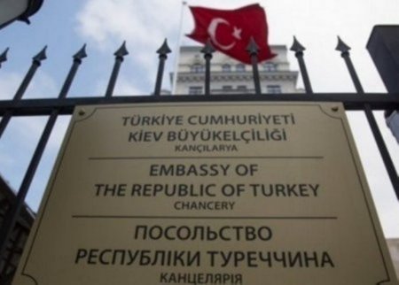 Türkiyə səfirliyi yenidən Kiyevdə fəaliyyətini bərpa edib