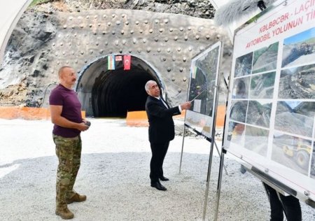 İlham Əliyev Kəlbəcər-Laçın avtomobil yolunun inşası ilə tanış olub - FOTO