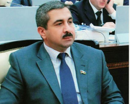 Bakıda keçmiş deputatdan 33 manat çaypulu aldılar