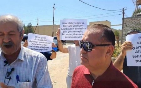 Etirazçılar Eldar Mahmudovun Nardarandakı villasının qarşısına toplaşdılar - FOTO