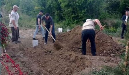 Bir kənd yasda: Altı qadın dəfn edilir - Ölənlərdən ikisi bacıdır - VİDEO