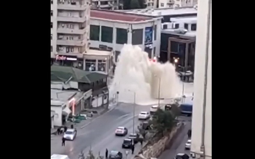 Yasamalda su borusu partlayıb, ətrafı su basıb