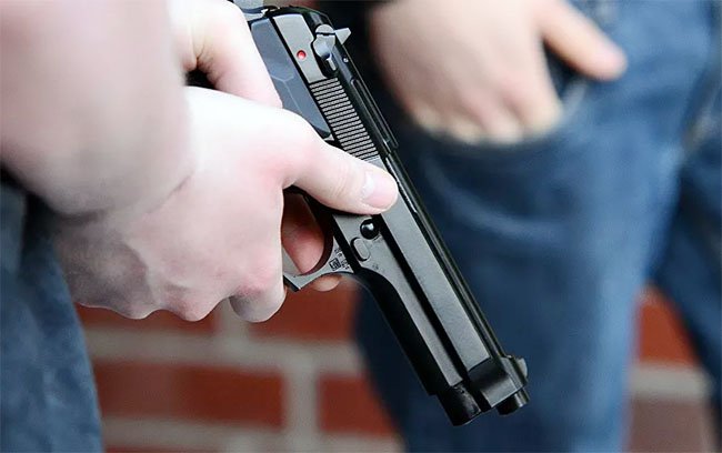 İranda məqbərəyə silahlı hücumda 15 nəfər ölüb, 40 nəfər yaralanıb