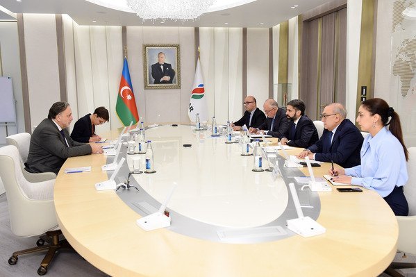 SOCAR prezidenti Rövşən Nəcəf Çex Respublikasının ölkəmizdəki səfiri Milan Sedlaçek ilə görüşüb