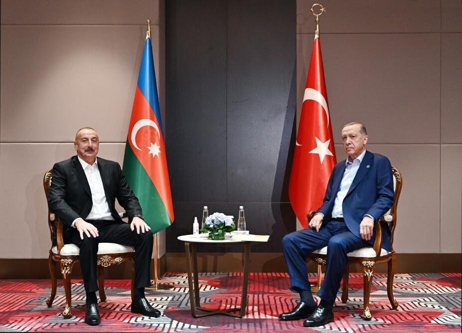 İlham Əliyev Özbəkistanda Rəcəb Tayyib Ərdoğanla görüşüb - FOTO