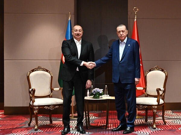İlham Əliyev Özbəkistanda Rəcəb Tayyib Ərdoğanla görüşüb - FOTO
