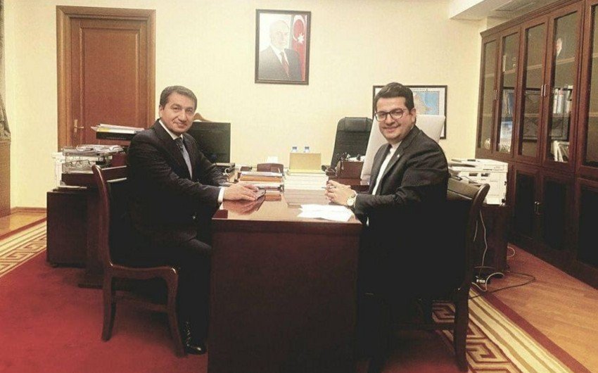 Hikmət Hacıyev İran səfiri ilə iki ölkə arasındakı münasibətləri müzakirə edib