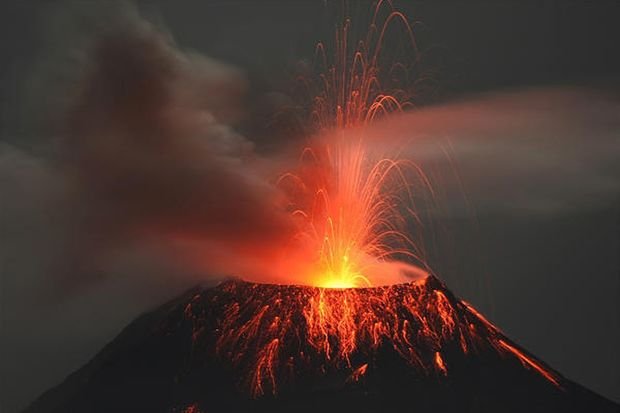 Havayda 40 il yatan Mauna Loa vulkanı oyandı 