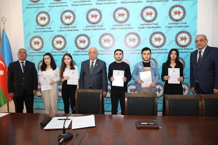ATİAHİ RK əlaçı tələbələrə təqaüd təqdim edib