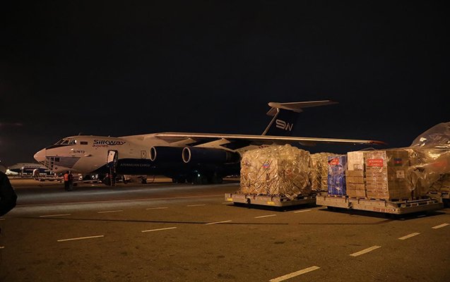 Bakıda Türkiyə üçün 36 ton yardım təyyarəyə yükləndi - Fotolar