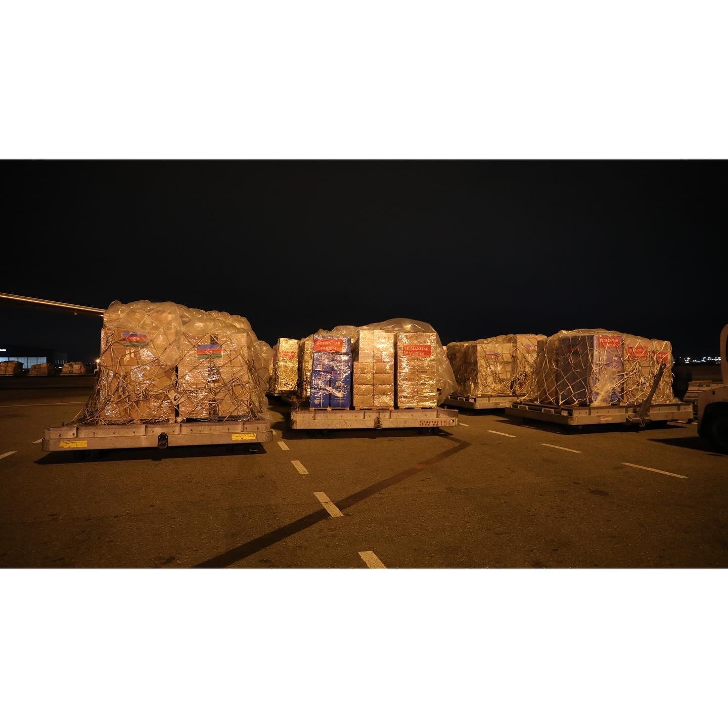 Bakıda Türkiyə üçün 36 ton yardım təyyarəyə yükləndi - Fotolar