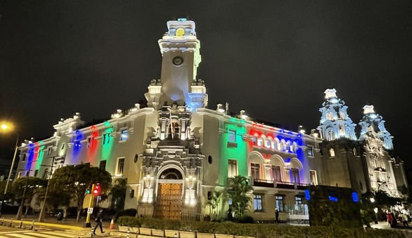 Peru paytaxtının mərkəzi Azərbaycan bayrağının rənglərinə boyandı - FOTO