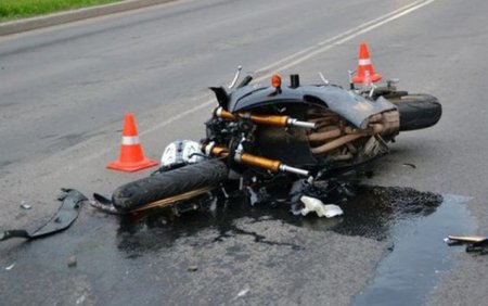 Motosiklet “Volkswagen Touareg”lə toqquşdu, sürücü öldü