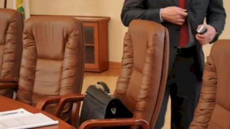 21 məktəb direktoru işdən çıxarıldı