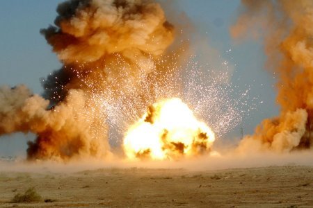 Silah anbarında partlayış: 6 hərbçi öldü