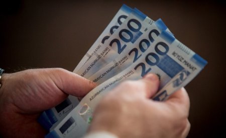 Orta aylıq maaş 1097,3 manata çatıb