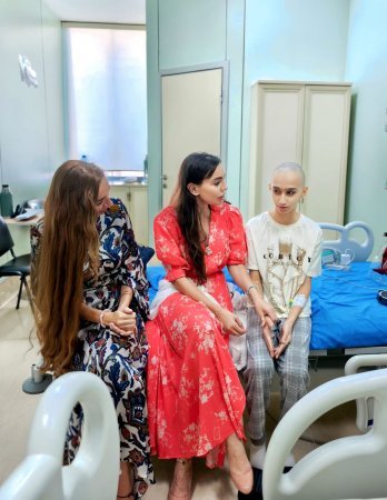 İlham Əliyevin qızları Milli Onkologiya Mərkəzində