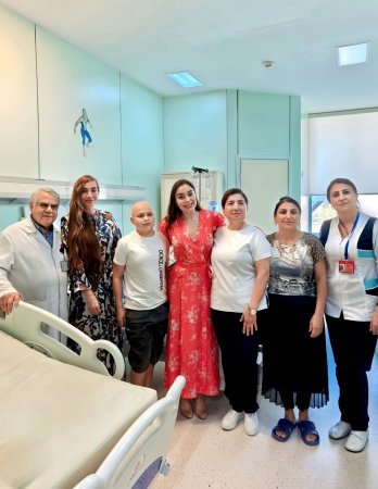 İlham Əliyevin qızları Milli Onkologiya Mərkəzində