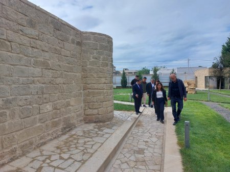 Kiçik Mərdəkan qəsrində bərpa işləri aparılır