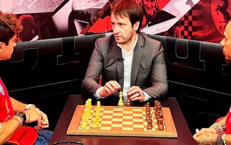 Teymur Rəcəbov Həmilton və Leklerlə şahmat oynadı