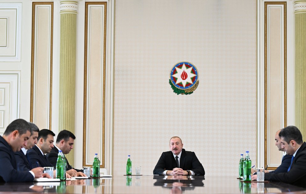 Hər bir rəhbər şəxs üçün əsas meyarlar xalqa xidmət etmək, xalqla bir yerdə olmaqdır