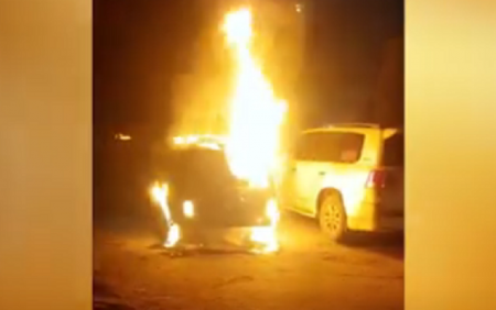 Bakıda hotelin qarajında 2 avtomobil yandı