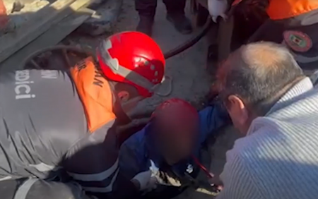 41 yaşlı kişi kanalizasiyaya düşüb xəsarət aldı