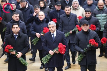 Rəsmi nümayəndələr Şəhidlər xiyabanında